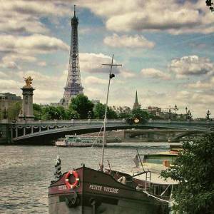 Paris &ndash; Seine mit Eiffelturm im Hintergrund. Klassiker f&uuml;r Seine-Kreuzfahrten