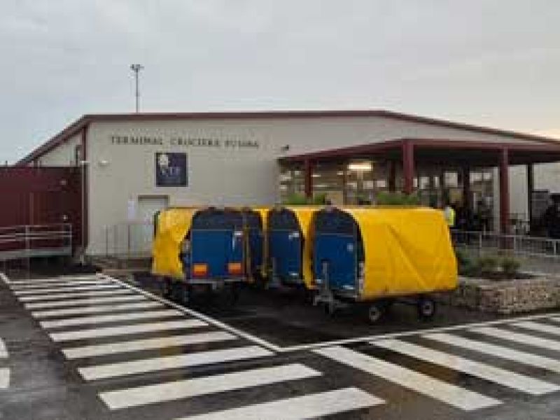 Kreuzfahrtterminal Venedig-Fusina beim Erstanlauf der Silver Ray von Silversea