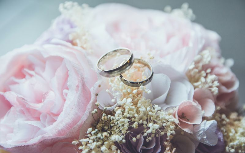 Brautstrau&szlig; mit Ringen